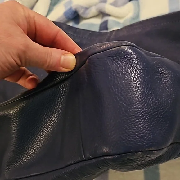 Coach hobo/ crossbody in Navy Blue pebbled leather - Picture 7 of 10